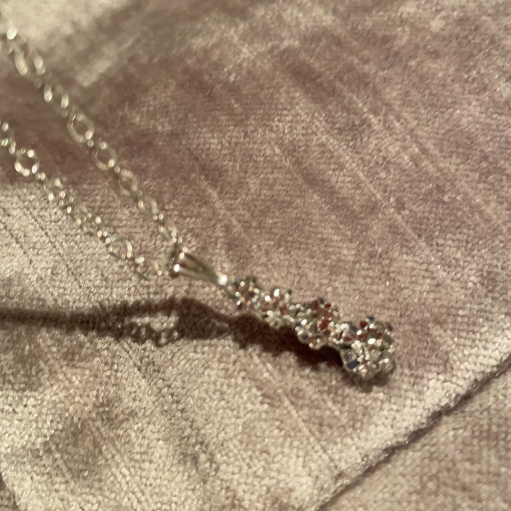 4 Rhinestones Drop Necklace - Picture 5 of 7